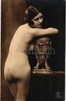 Erotikus meztelen hölgy / Erotic nude lady. PC Paris 2125. (non PC) (fl)
