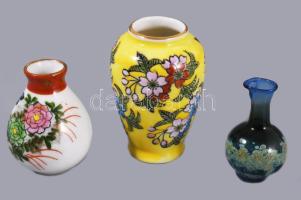 3 darab vékonyporcelán és üveg kisváza, m: 6 cm alatt