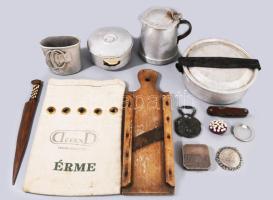 Vegyes bolha tétel, jó darabokkal, közte bicska, pudrié, stb.