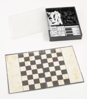 Koköv utazó sakk készlet