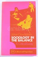 Goudsblom, Joohan: Sociology in the Balance. Oxford, 1977, Basil Blackwell. Kiadói papírkötés, jó állapotban.