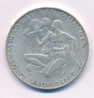 Német Szövetségi Köztársaság 1972D 10M Ag "Nyári Olimpia, München / térdelő atléták" T:AU kis patina Federal Republic of Germany 1972D 10 Mark Ag "Olympic Games Munich / Athletes kneeling" C:AU small patina Krause KM#132