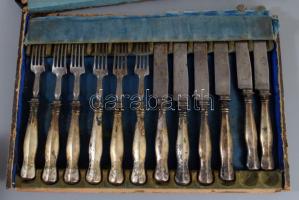 Ezüst (Ag) nyelű hatszemélyes süteményes készlet. Bécs, 1872-1922 közötti fémjel, 800 ezrelékes ezüs...