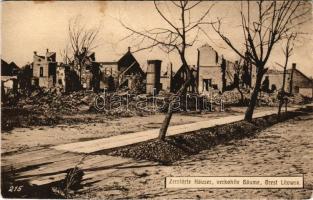 Brest, Brest-Litowsk; Zerstörte Häuser, verkohlte Bäume / WWI German military, destroyed houses and ...