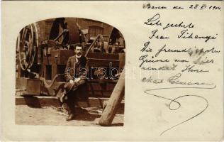 1904 Baku, man with machine. photo (cut)