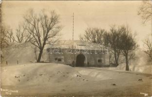1915 Brest, Brest-Litowsk; Ost-Tor / WWI German military, fortress gate with soldiers in winter. H. ...