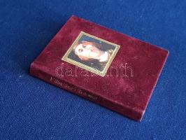 Villon, François:  Small Testament. (A Kossuth Nyomda bibliofil minikönyve.) Budapest, 1983. (Kossuth Printing House). [56] p. Egyetlen kiadás. Összesen 200 példányban készült, kereskedelmi forgalomba nem került bibliofil kötet, oldalszámozáson belül Szász Endre nyolc színes, egész oldalas rajzával. Kolofon: "Published and produced by Kossuth Printing House in 1983, Budapest. Paper: Zanders Ikonorex special matt. Type: Monotype Garamond in Italics, handset. Binding: in Suedel Luxe Viler. Design by Tibor Szántó. Published in 200 copies for the customers and business friends of Kossuth Printing House". Színes, illusztrált kiadói velúrkötésben. Jó példány.