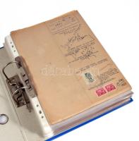 Óriási okmánybélyeges irat gyűjtemény. közel 200 darab irat nagyrészt az 1950-es évek okmánybélyegeivel, látványos, színes lerovásokkal, nagy értékekkel, közötte néhány régebbi okmány is, gyűrűs berakóban