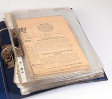 1956 A Forradalom és szabadságharc időszakából származó folyóirat számol gyűjteménye, októbertől decemberig, benne az Írók lapjának forradalom előestéjén megjelent száma, a forradalom napjaiban kiadott rövid életű újságok. Összesen kb 40 db, gyűrűs berakóban, jó állapotban. Szép gyűjtemény