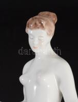 Aquincum nagyméretű akt szobor. Jelzett, hibátlan, m: 38 cm