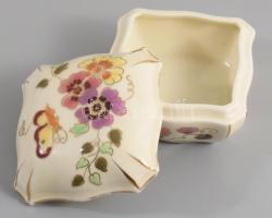 Zsolnay pillangó mintás asztali szett, hamuzó, váza, bonbonier. Jelzett, kopással, m: 12,5 cm