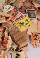 Nagy doboznyi, sok ezer, tízezer darabos magyar gyufacímke tétel, vegyesen, nagy családi címkékkel