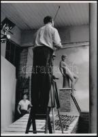 cca 1950 Glass Zoltán (1902-1982) magyar - angol fotóművész a műtermében dolgozik, szolidan erotikus felvétel, 1 db modern nagyítás, jelzés nélkül, 21x15 cm