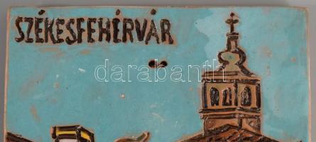 HÉ jelzéssel: Székesfehérvár. Mázas kerámia fali dísz, jelzett 15x21 cm