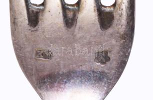 Ezüst (Ag) 6 személyes, 43 részes evőeszköz készlet. Pest, 1872-1937 közötti fémjel, 800 ezrelékes e...