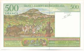 Madagaszkár DN (1996-2004) 500Fr T:UNC
Madagascar ND (1996-2004) 500 Francs C:UNC
Krause P#75b