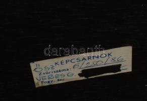 Veres Gábor (1955-) Ősz. 1986, formált keménygipsz / kőanyag, fa tartóban, jelzett, Képcsarnok címké...