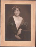 Uriasszony fotója Angelo ceruzával jelzett fotója kartonon 23x29 cm