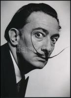cca 1948 Yousuf Karsh (1908-2002) kanadai fotóművész felvétele Salvador Daliról, 1 db modern nagyítás, jelzés nélkül, 21x15 cm