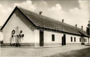 Agárdpuszta, Gárdonyi Géza szülőháza és emléktábla. Képzőművészeti Alap