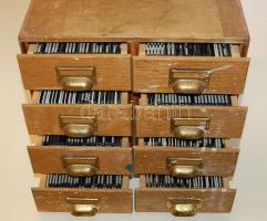 Diatartó fadoboz 8 fiókkal és rengeteg diaképpel 29,5x35x35 cm