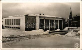 Budapest XIV. Horthy Miklós Nemzeti Sportcsarnok kiscsarnoka 1942. január végén, télen, háttérben a Rózsafüzér Királynéja templom (EB)