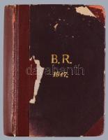 1947 Szabadkőműves páholy tagnévsor-kolligátum: A Magyarországi Symbolikus Nagypáholy védelme alatt dolgozó ,,Balassa József", ,,Corvin Mátyás", ,,Deák Ferenc", ,,Eötvös", ,,Galilei", ,,Haladás" [stb.] t. és t. páholy tagnévsora. Bp., Otthon-ny. Félvászon-kötésben, kissé sérült borítóval, belül a lapok jó állapotban.