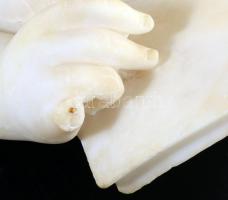 Ismeretlen szobrász: Olvasó lány. cca 20. sz. első fele, alabástrom, vagy alabástrom massza, felület...