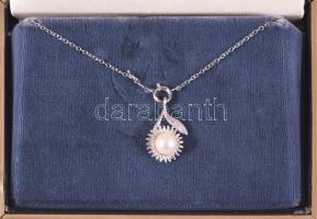 Fehérarany (Au) nyaklánc gyöngy ékítéses medállal, jelzett a láncon, bruttó 1,68g, díszdobozban