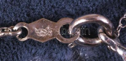 Fehérarany (Au) nyaklánc gyöngy ékítéses medállal, jelzett a láncon, bruttó 1,68g, díszdobozban