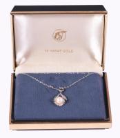 Fehérarany (Au) nyaklánc gyöngy ékítéses medállal, jelzett a láncon, bruttó 1,68g, díszdobozban