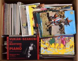 Kb. 1000 db MODERN üdvözlőlap dobozban, ünnepek, reklám stb. sok egyedivel, kihajthatóval / Cca. 1000 modern greeting postcards in a box