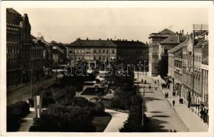 1942 Sopron, Széchenyi tér, Országzászló, üzletek (EK)