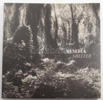 Balla András: Menedék. Shelter. Fekete kertek fehér árnya... White Shade of Black Gardens. Fábián László gondoltaival. With the thoughts of László Fábián. hn., 2013, Szerzői. Gazdag képanyaggal illusztrált. Kiadói papírkötés.