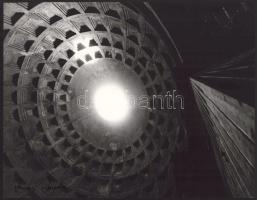 Féner Tamás (1938-): Kupola (Panteon, Róma), jelzett művészfotó, 23x30 cm