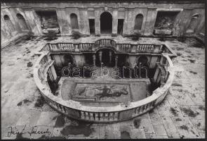 Féner Tamás (1938-): Átrium (Róma), jelzett művészfotó, 20,5x30,5 cm