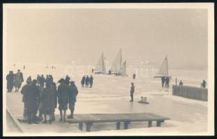 1930 Orphanidesz János (1876-1939) Balatonkenese télen, jelzés nélkül, feliratozva, 9×14 cm