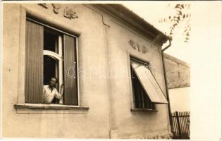 Hatvan, Buzalka István épület- és bútorasztalos. photo (vágott / cut)