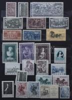 12 lapos A4-es berakó, benne kevés régebbi főleg Kelet-európai festmény motívum kiadás, valamint néh...