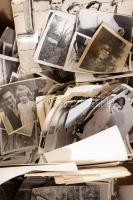 Több száz fotó a Villamosszigetelő és Műanyaggyár életéből, Műhelyek, dolgozók, a dolgozók szabadidő...