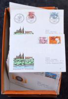 Svájc kb 200 db FDC a 80-as, 90-es évekből, cipős dobozban