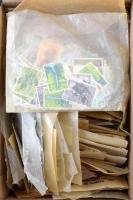 Japán tasakos rendező, több száz bélyeggel, közte sok képes, dobozban