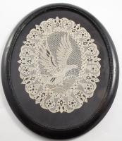 Turul. Nagy méretűHalasi csipke, 1935 előtti. üvegezett keretben. 32x26 cm