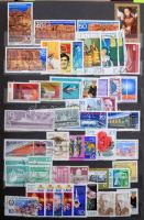 Amatőr gyűjtögetés az 1960-1980-as évekből, magyar és külföldi bélyegek A4 és 2 db közepes és 5 db k...