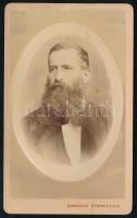 cca 1880 Férfiportré, porcelánkép utánzatú keményhátú fotó Strommeyer pesti műterméből, 10,5×6,5 cm