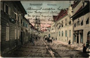 1907 Nagyszeben, Hermannstadt, Sibiu; Fleischergasse / Hentes utca, templom / street view, church + "BUDAPEST - ? 255. SZ." vasúti mozgóposta bélyegző (kis szakadás / small tear)
