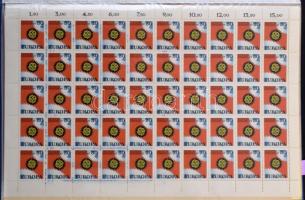 NSZK 33 db hajtott modern ív + ívdarabok, iratrendező mappában