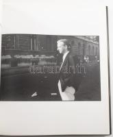 Szilágyi Lenke: Fényképmoly. Bp., 2004, Ernst Múzeum. Gazdag képanyaggal illusztrált. Kiadói kartoná...