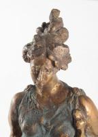 Gáspár Géza (1965): Hügénia az egészség istennője. Patinázott bronz, jelzett, márvány talapzaton. 38...