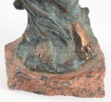 Gáspár Géza (1965): Hügénia az egészség istennője. Patinázott bronz, jelzett, márvány talapzaton. 38...